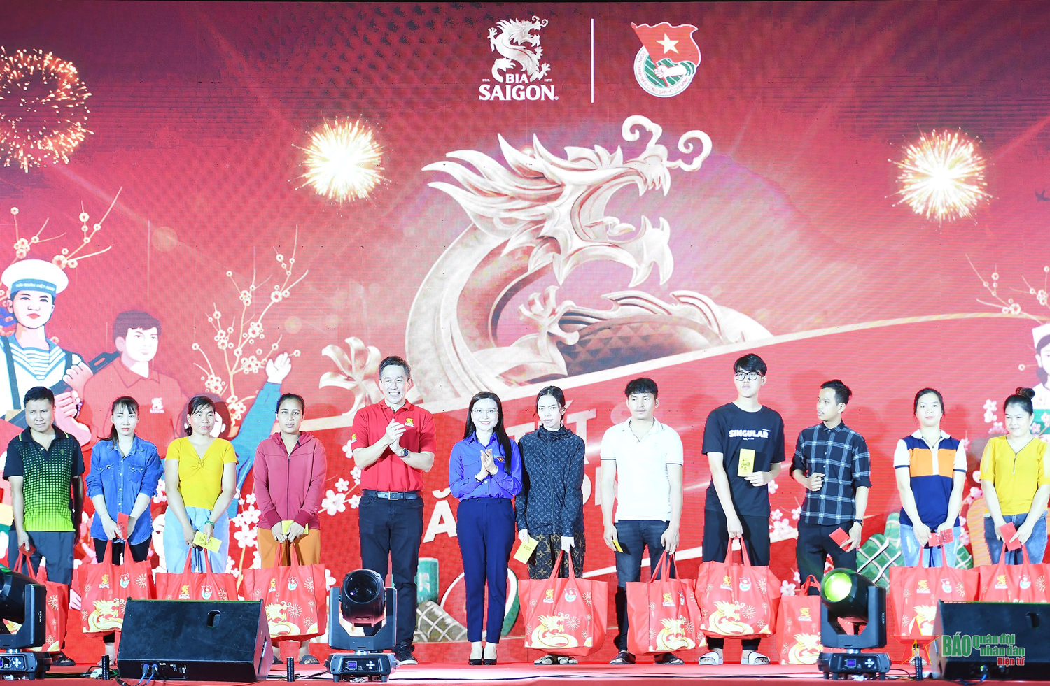 Chương trình “Tết sẻ chia - Năm Rồng khởi sắc